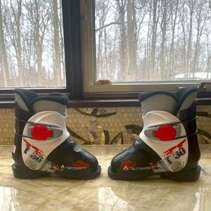 Ski Boots Mondo Size 17.5 Child Size 11.5 215mm Tecnopro T30